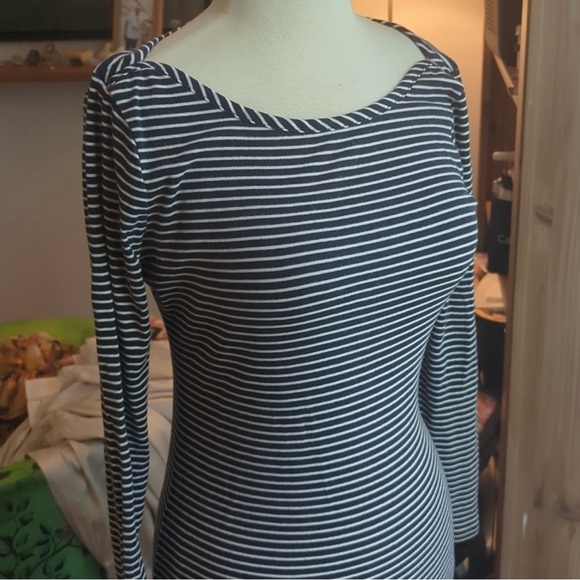 Banana Republic Navy and White Boatneck Striped Long Sleeve Top - Size: Small - Picture 5 of 11